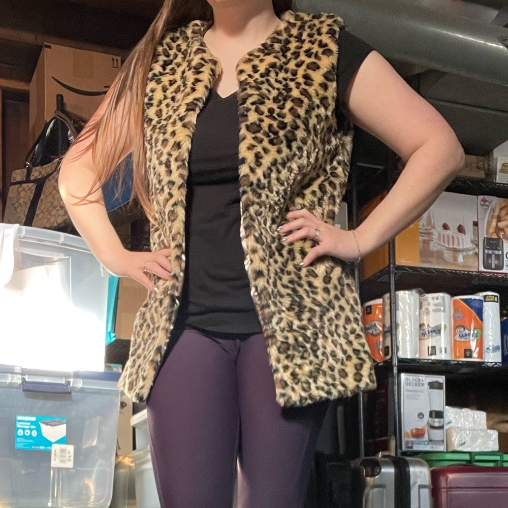 Faux fur vest - Picture 11 of 11